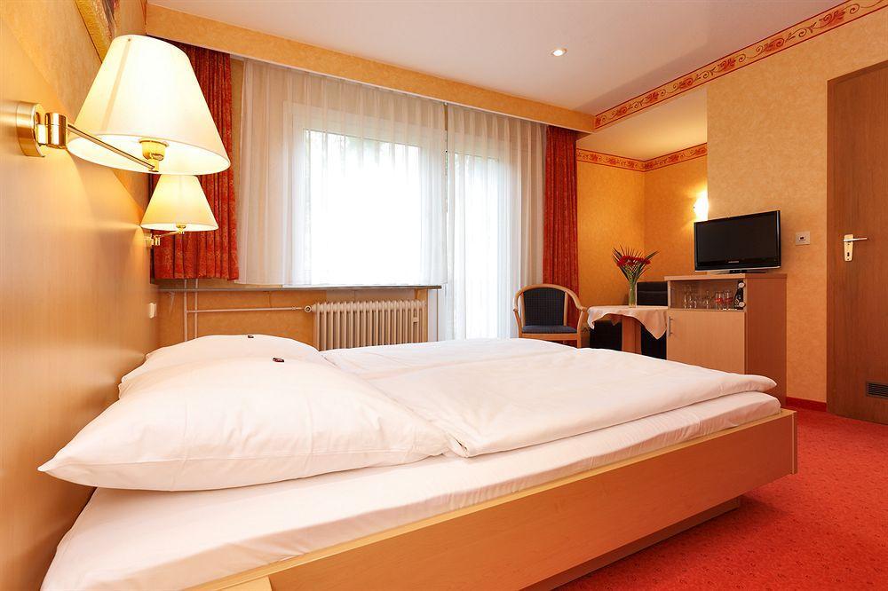 Hotel Waldeck Mit Restaurant "Florian'S" Feldberg  Exterior photo